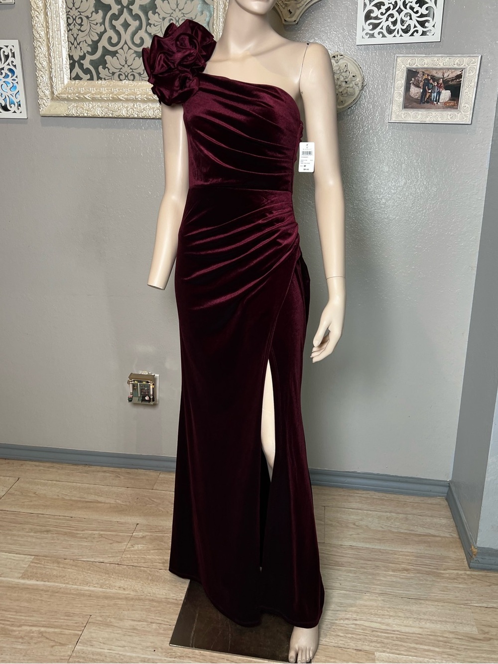 Windsor One-Shoulder Velvet Gown in Burgundy